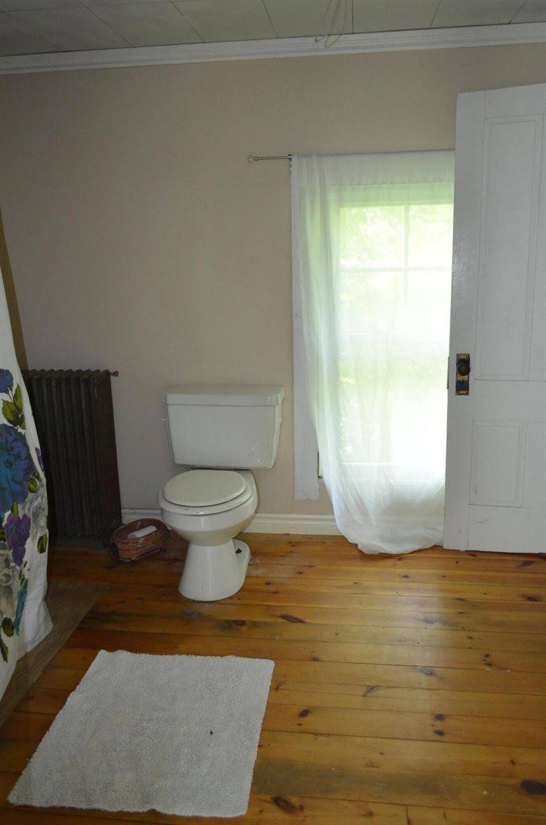 31 Dean Street, Winterport, ME 04496