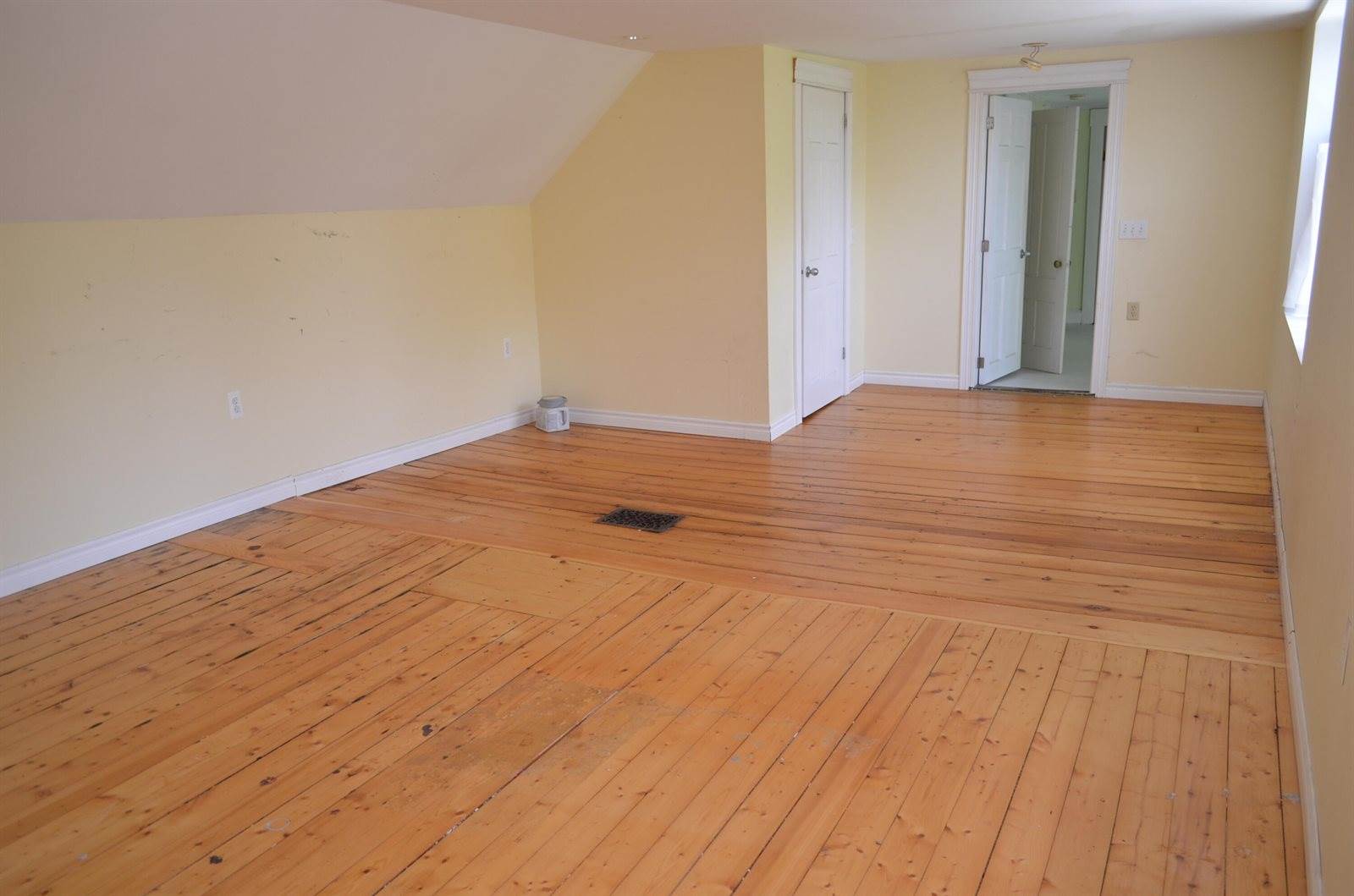 31 Dean Street, Winterport, ME 04496