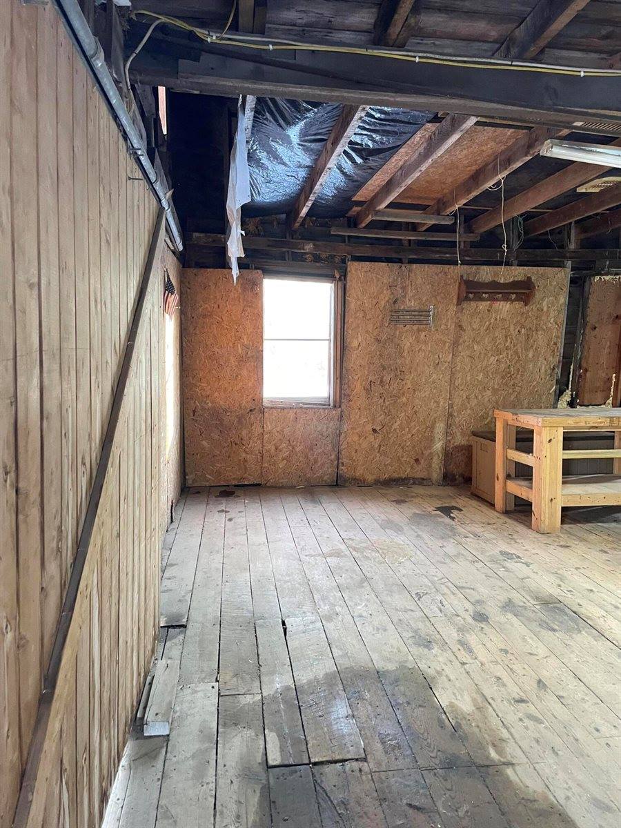 31 Dean Street, Winterport, ME 04496