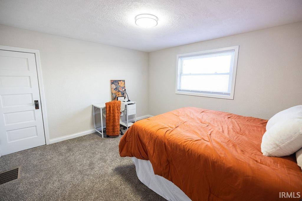 1206 S Madison Street, Muncie, IN 47302