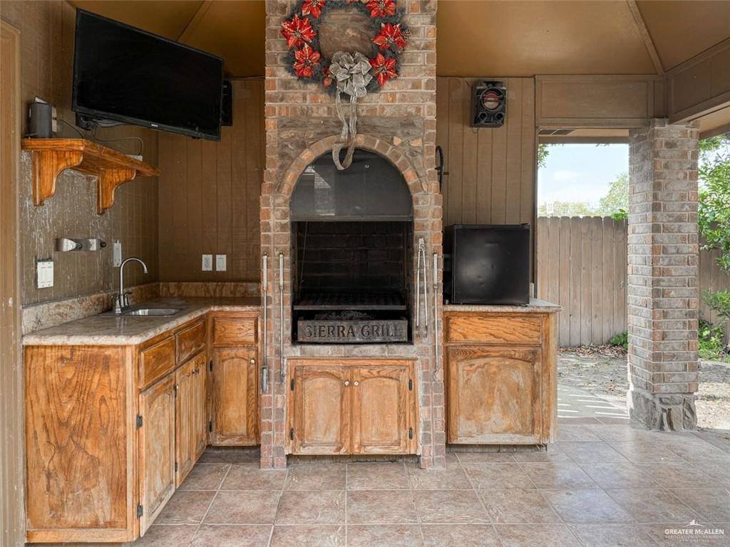 120 South Retama Lane, Weslaco, TX 78596