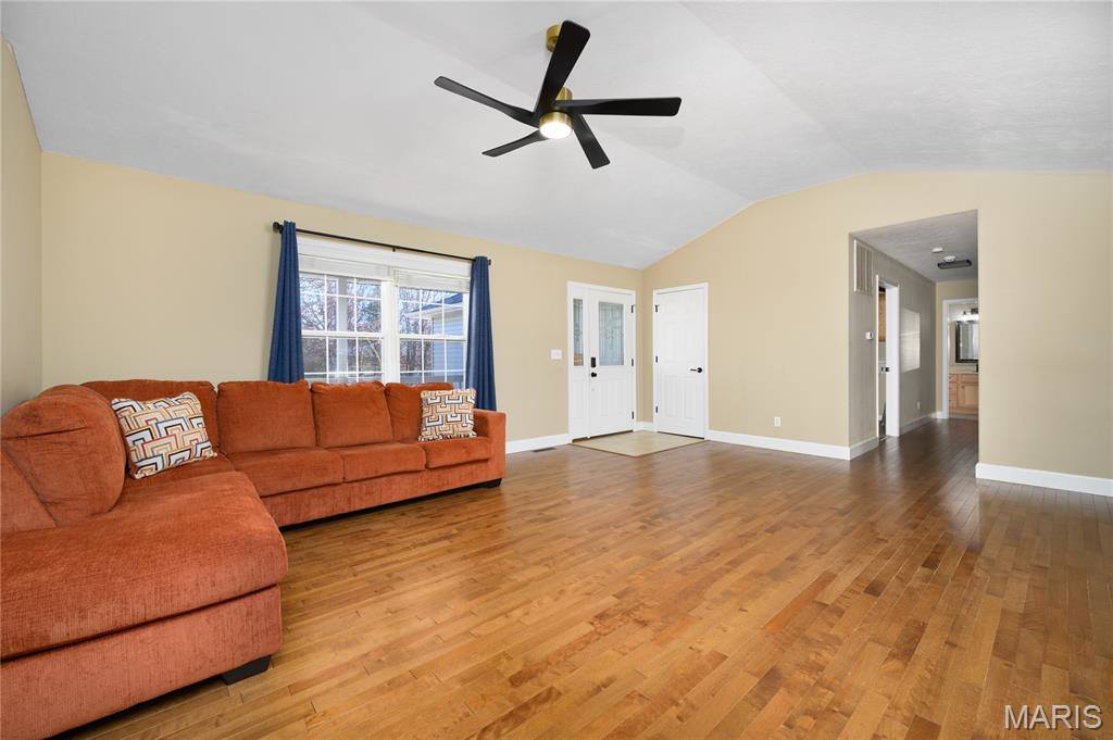 21042 Larson Road, Waynesville, MO 65583