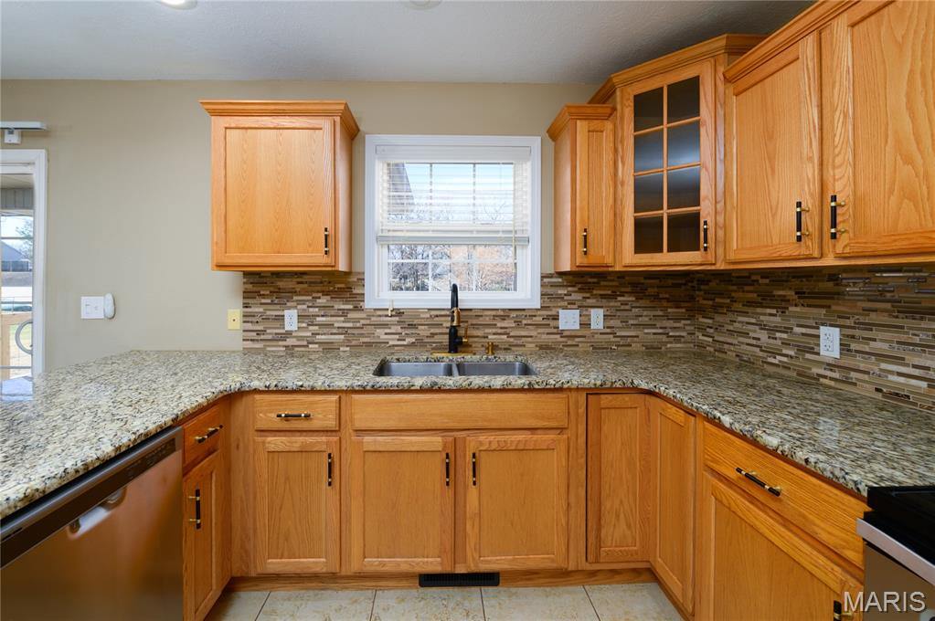 21042 Larson Road, Waynesville, MO 65583