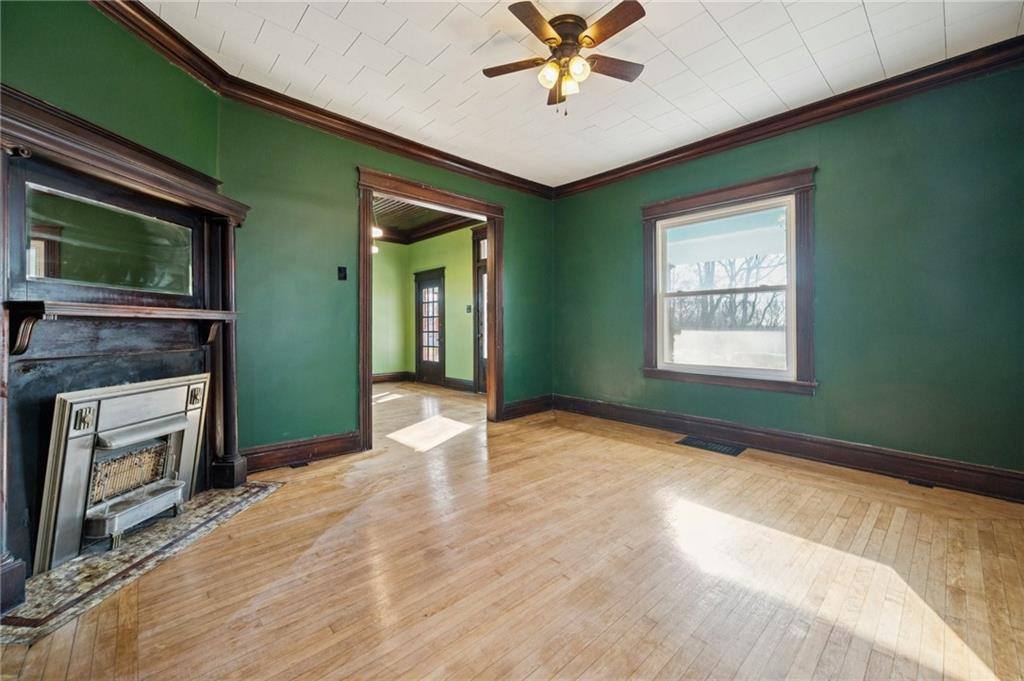 1304 East Pine Street, Harrisonville, MO 64701