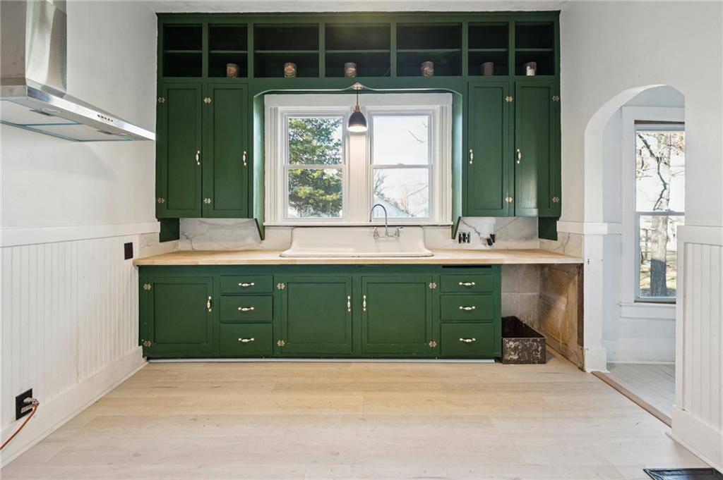 1304 East Pine Street, Harrisonville, MO 64701