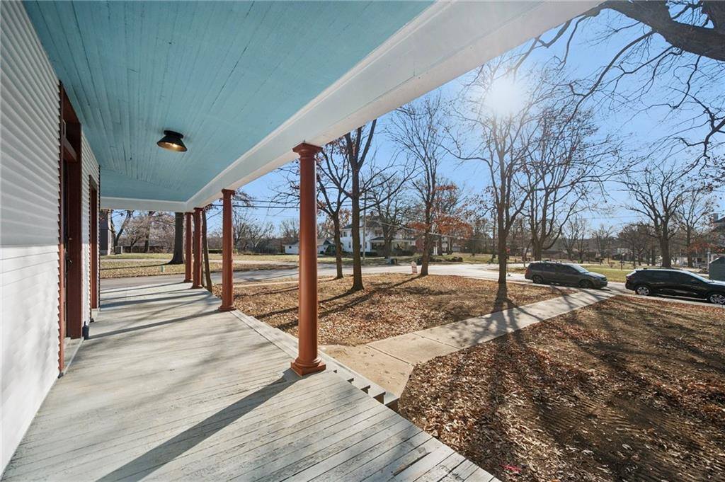 1304 East Pine Street, Harrisonville, MO 64701