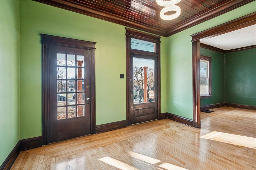 1304 East Pine Street, Harrisonville, MO 64701