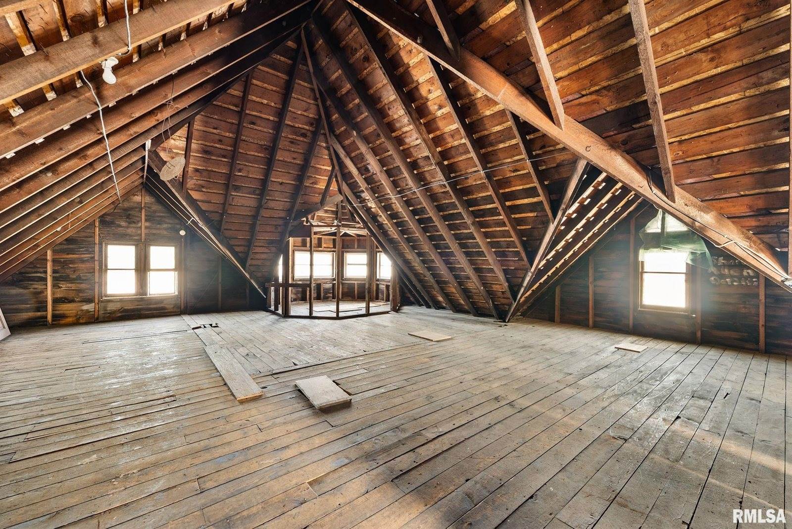 9629 North 1000th Avenue, Cambridge, IL 61238