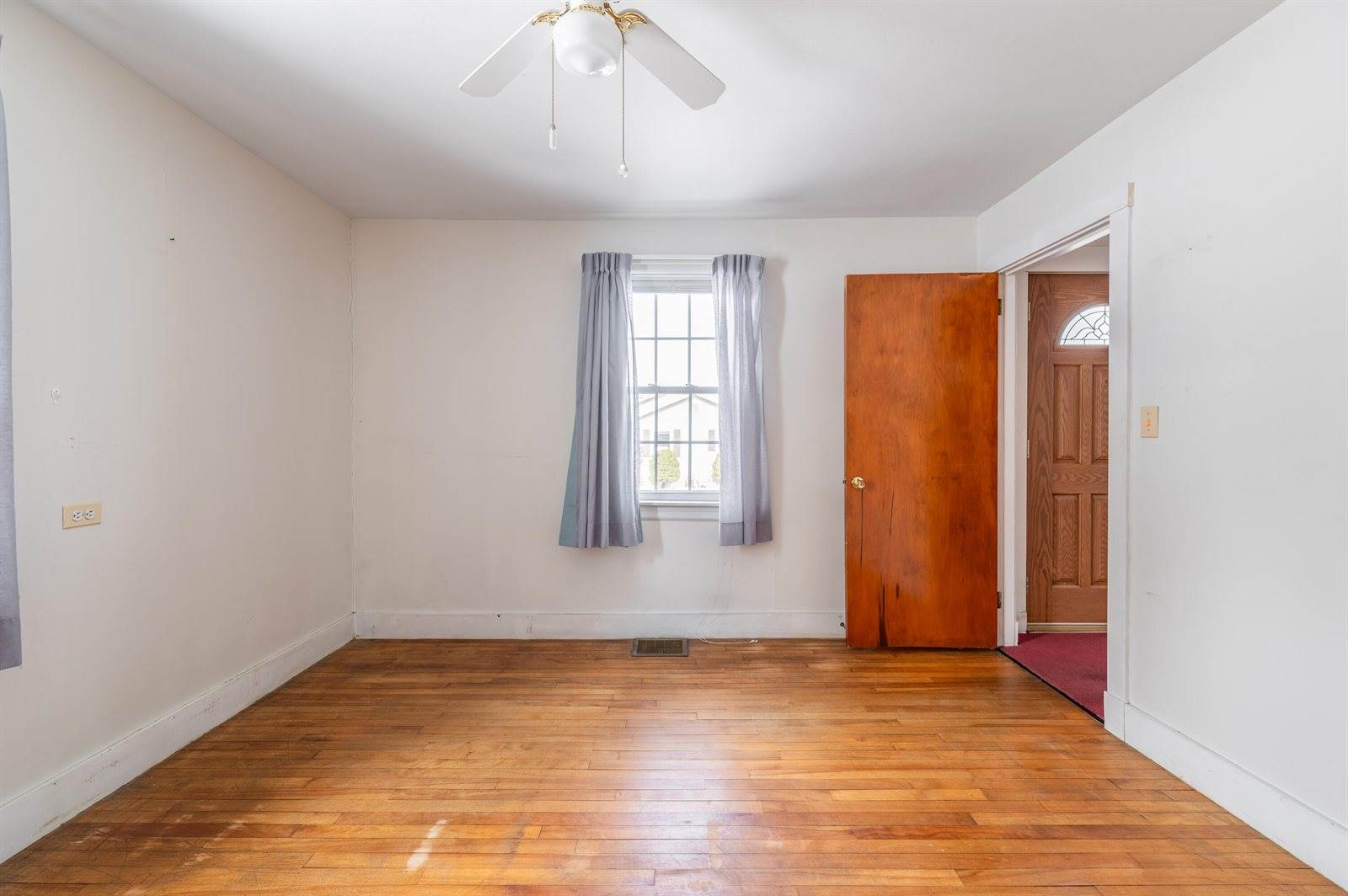 52 Earle Avenue, Bangor, ME 04401