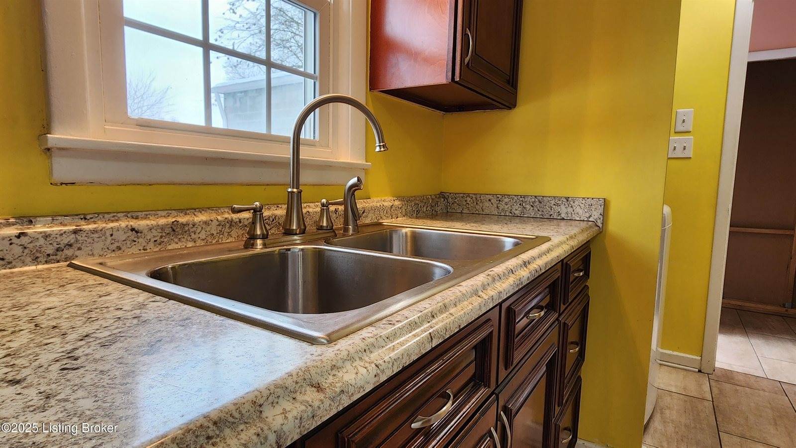 7501 Rutledge Rd, Louisville, KY 40258