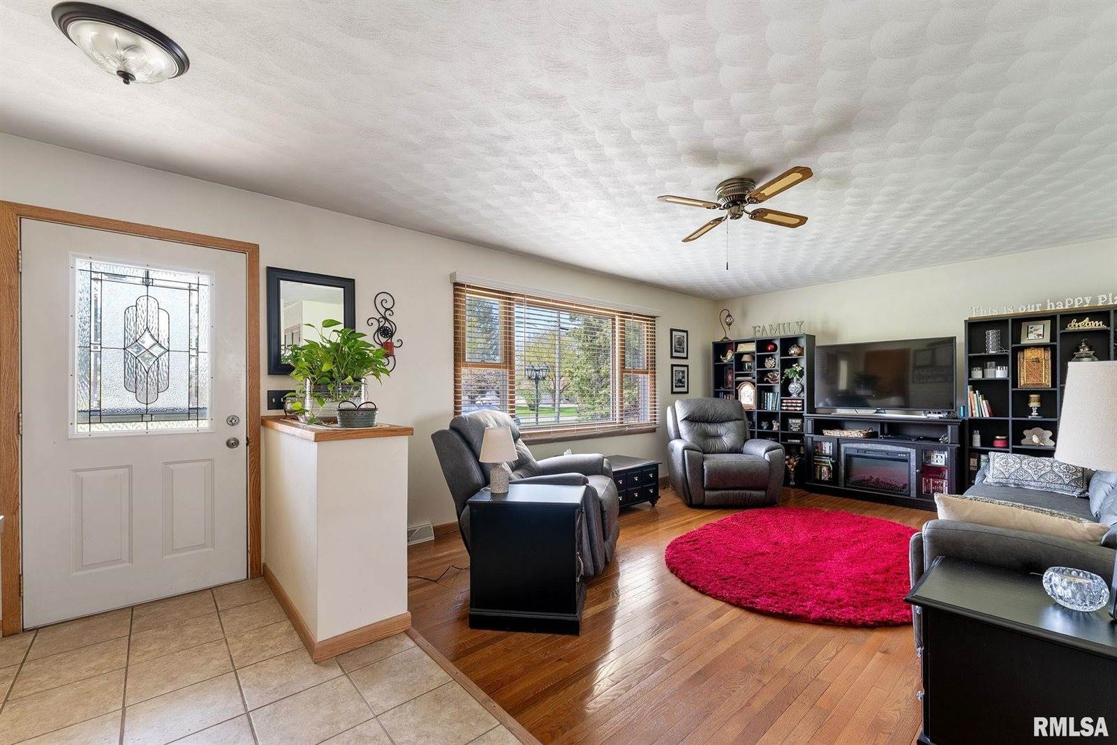 801 South Mississippi Street, Blue Grass, IA 52726