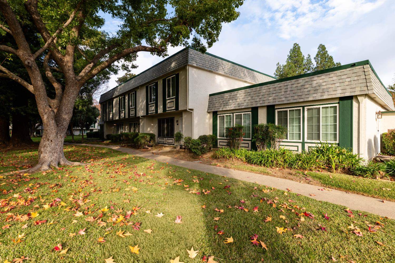 8913 Salmon Falls Drive, Sacramento, CA 95826