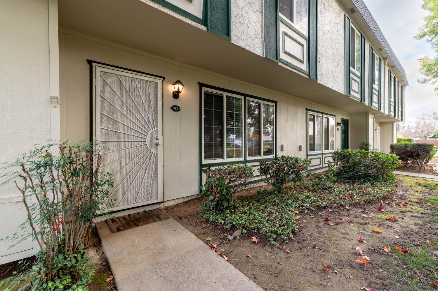 8913 Salmon Falls Drive, Sacramento, CA 95826