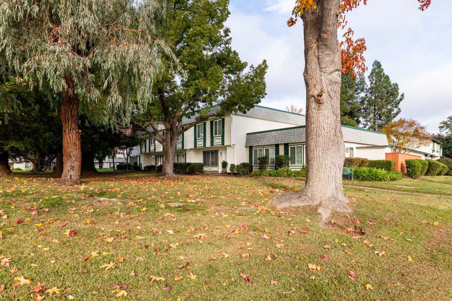 8913 Salmon Falls Drive, Sacramento, CA 95826