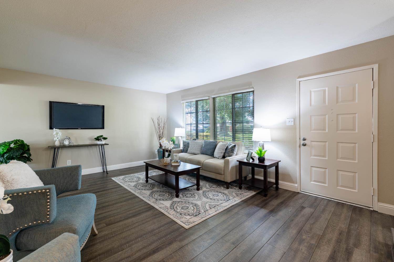 8913 Salmon Falls Drive, Sacramento, CA 95826