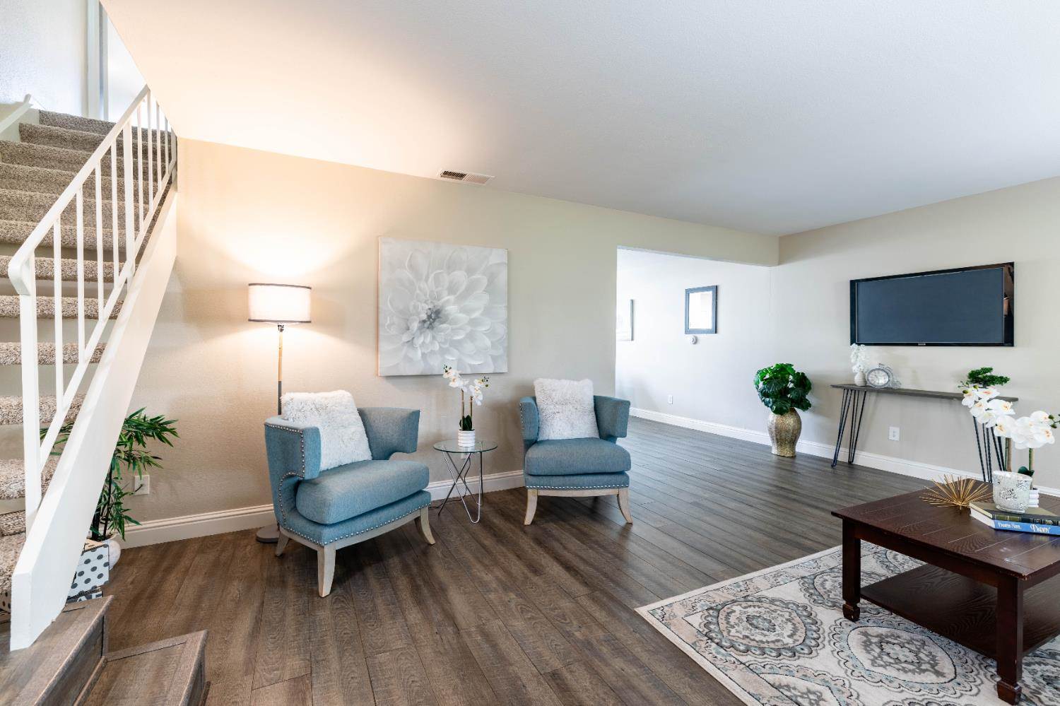 8913 Salmon Falls Drive, Sacramento, CA 95826