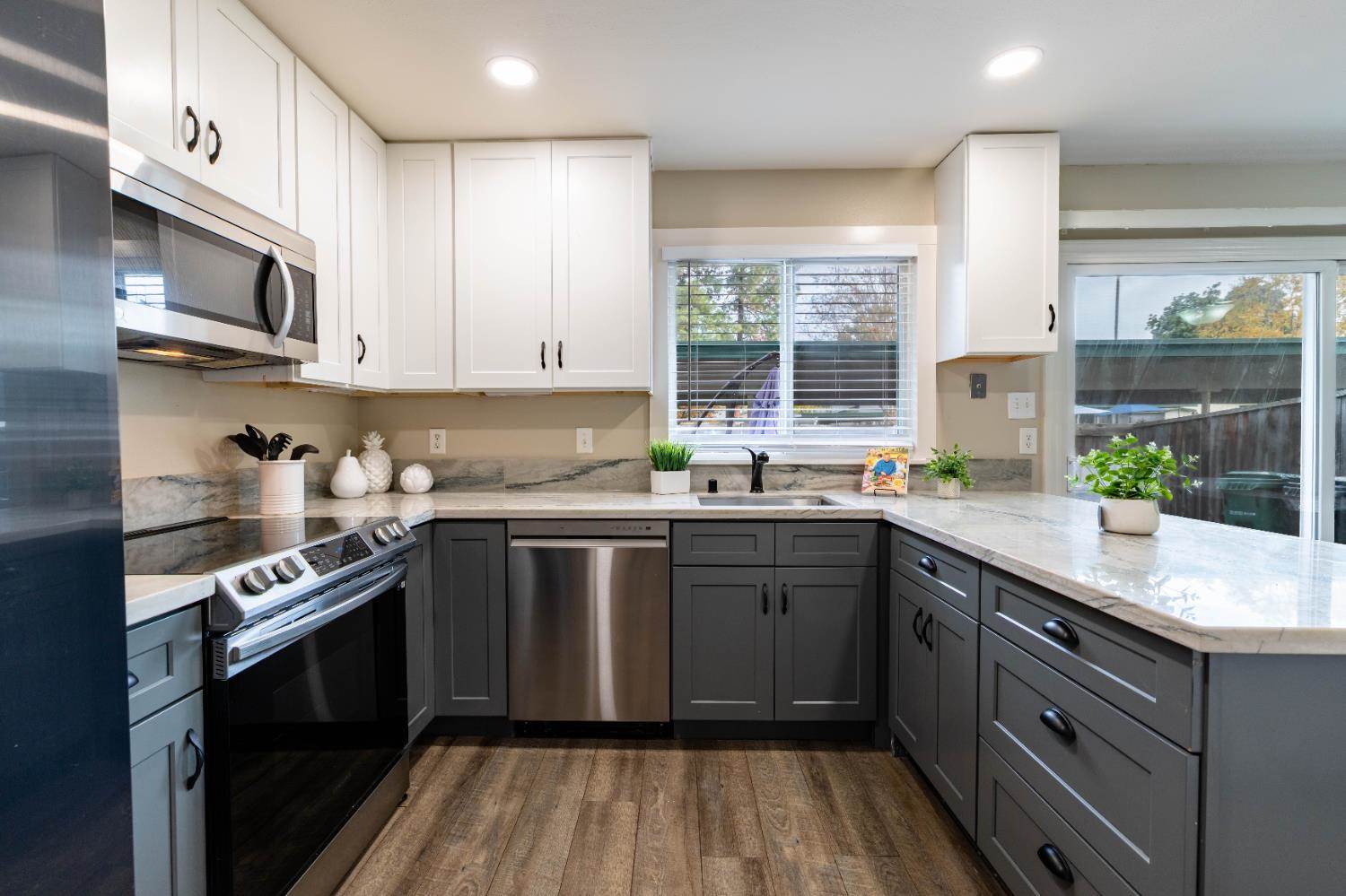 8913 Salmon Falls Drive, Sacramento, CA 95826