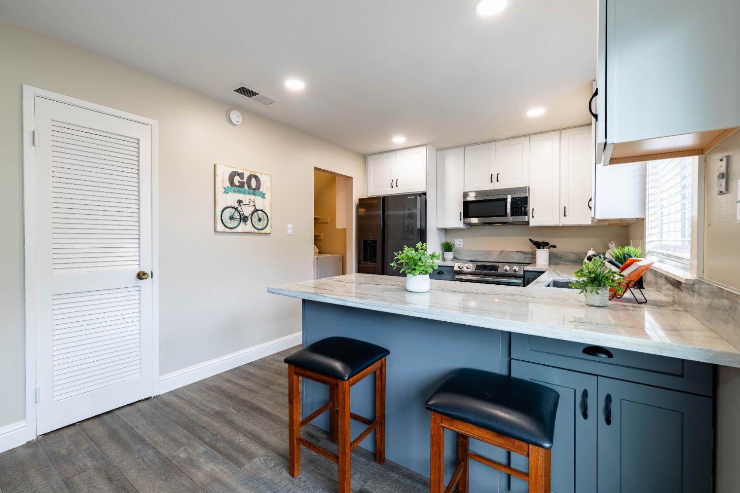 8913 Salmon Falls Drive, Sacramento, CA 95826