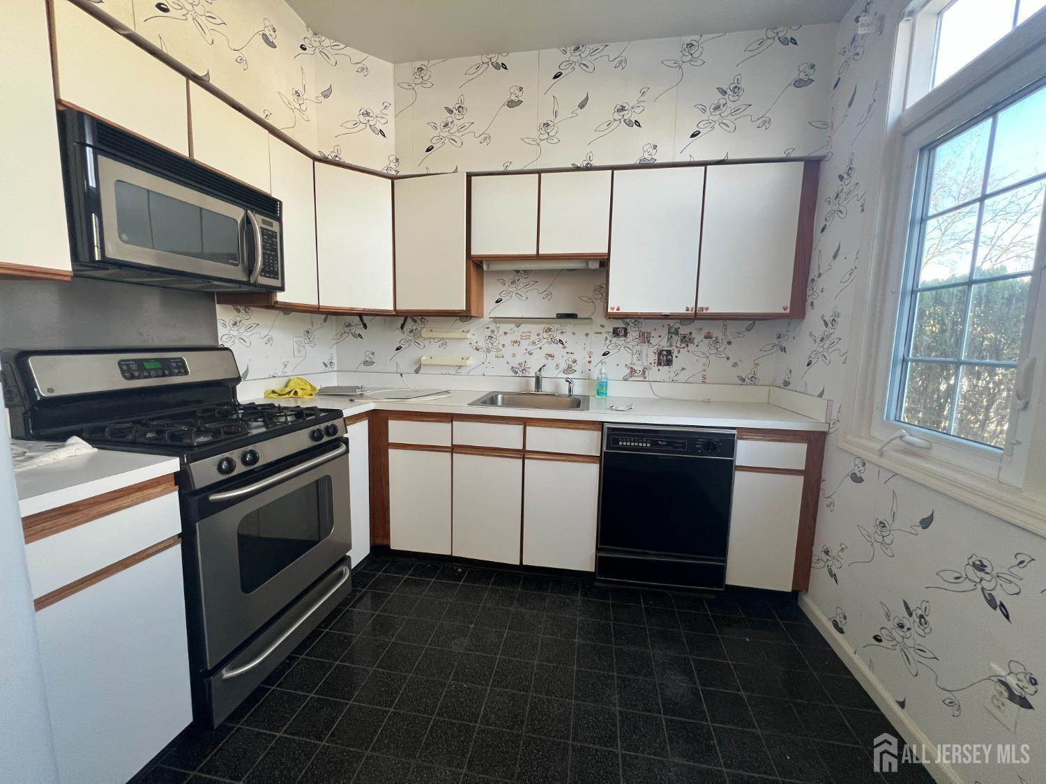 3 Winthrop Road, Monroe, NJ 08831