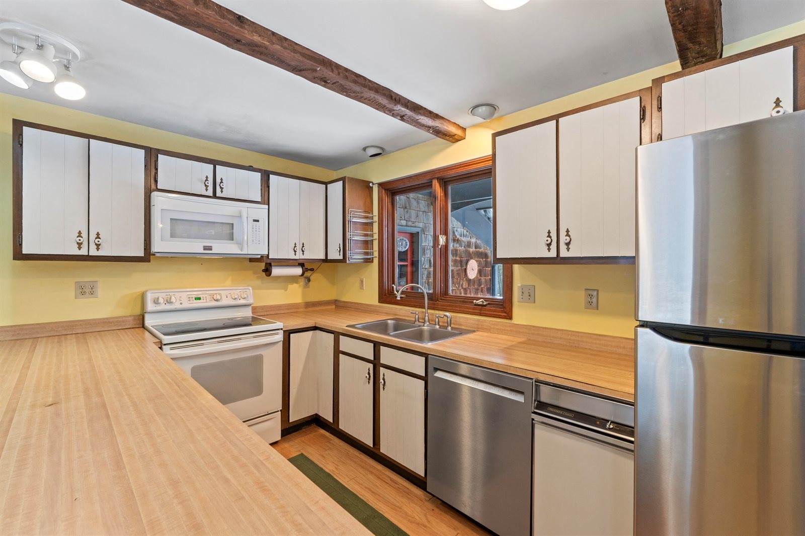 15 Cooper Road, Freeport, ME 04032