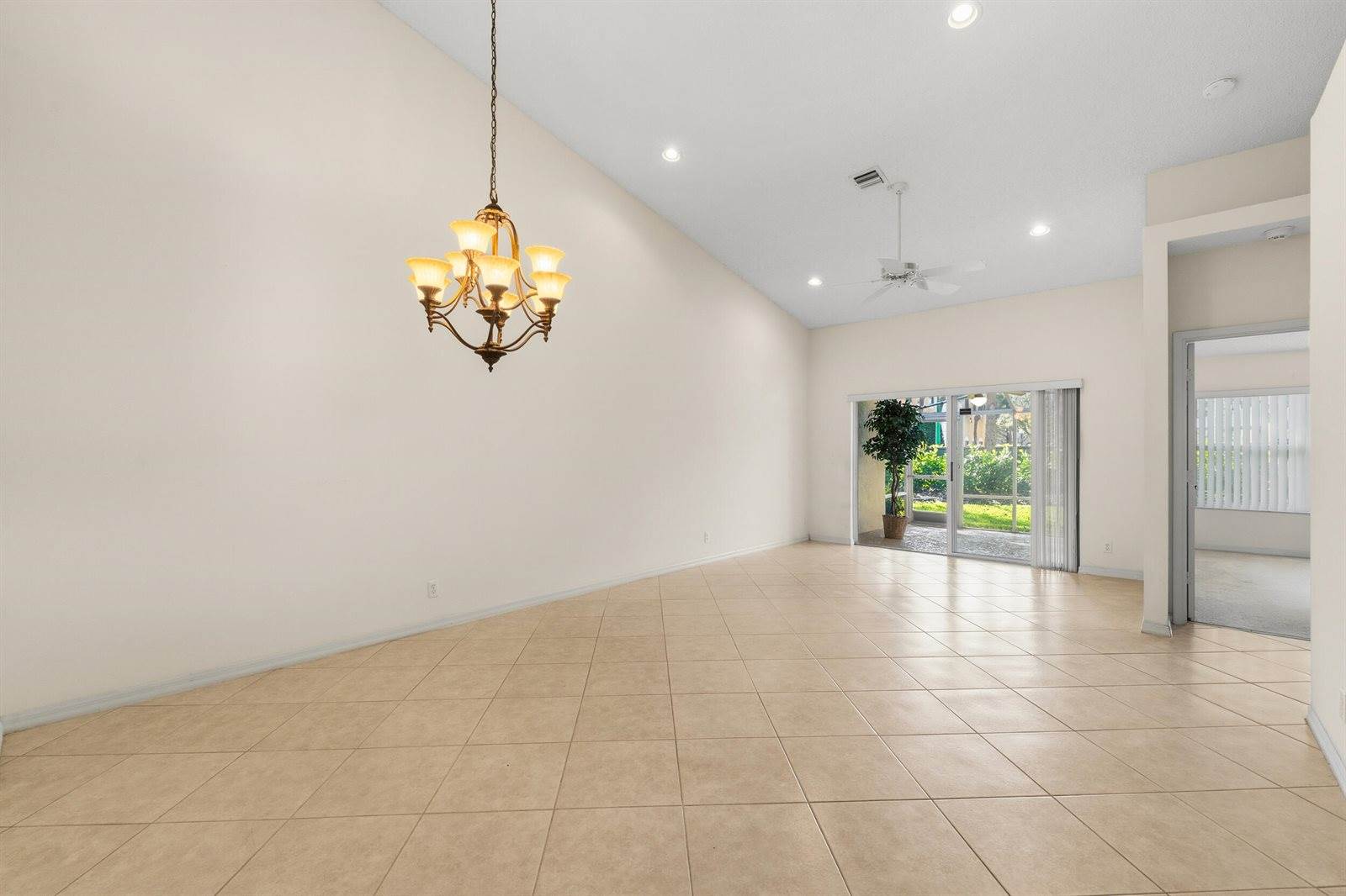 15305 Ixora Road, Delray Beach, FL 33484