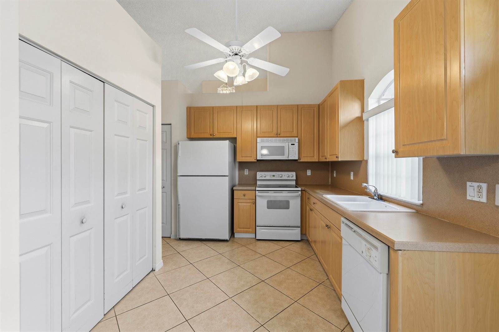 15305 Ixora Road, Delray Beach, FL 33484