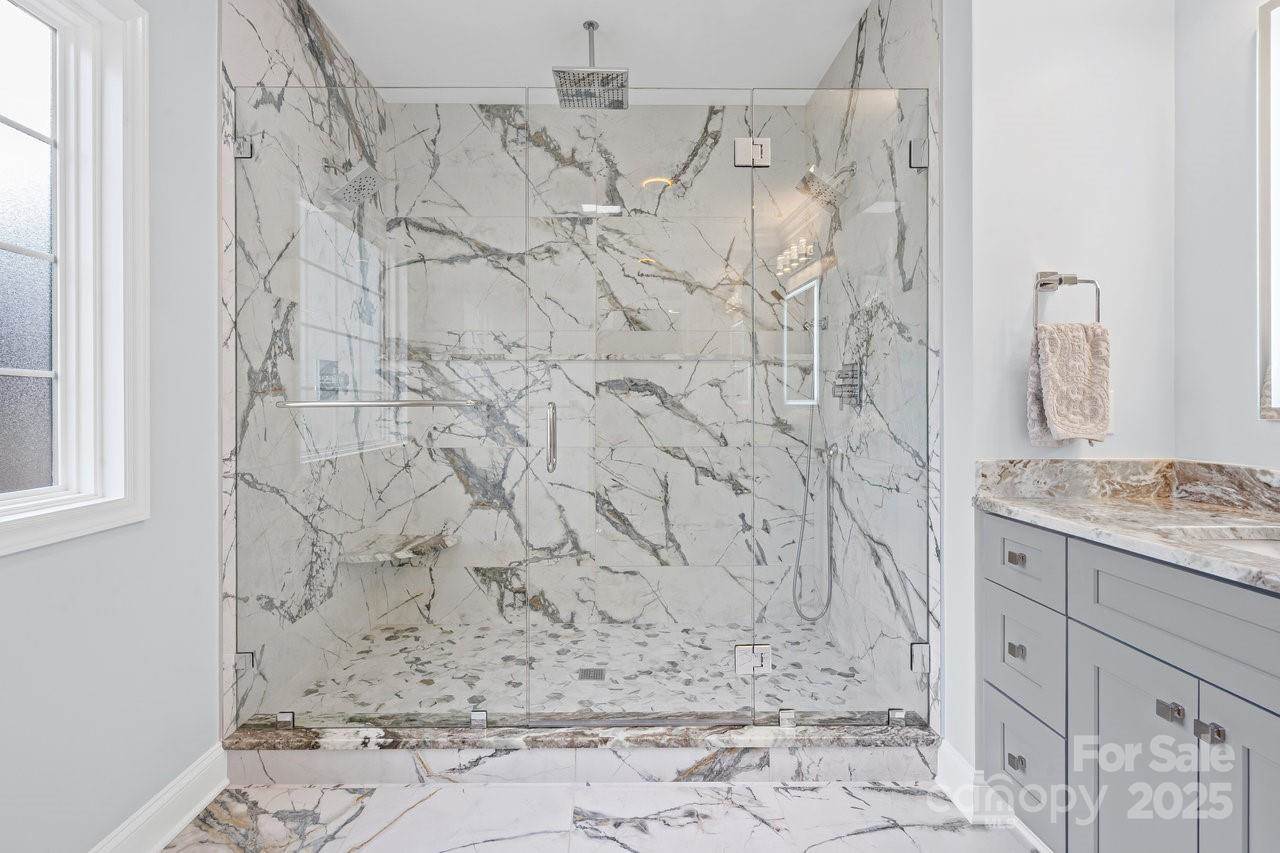 3670 9th Street Drive NE, Hickory, NC 28601