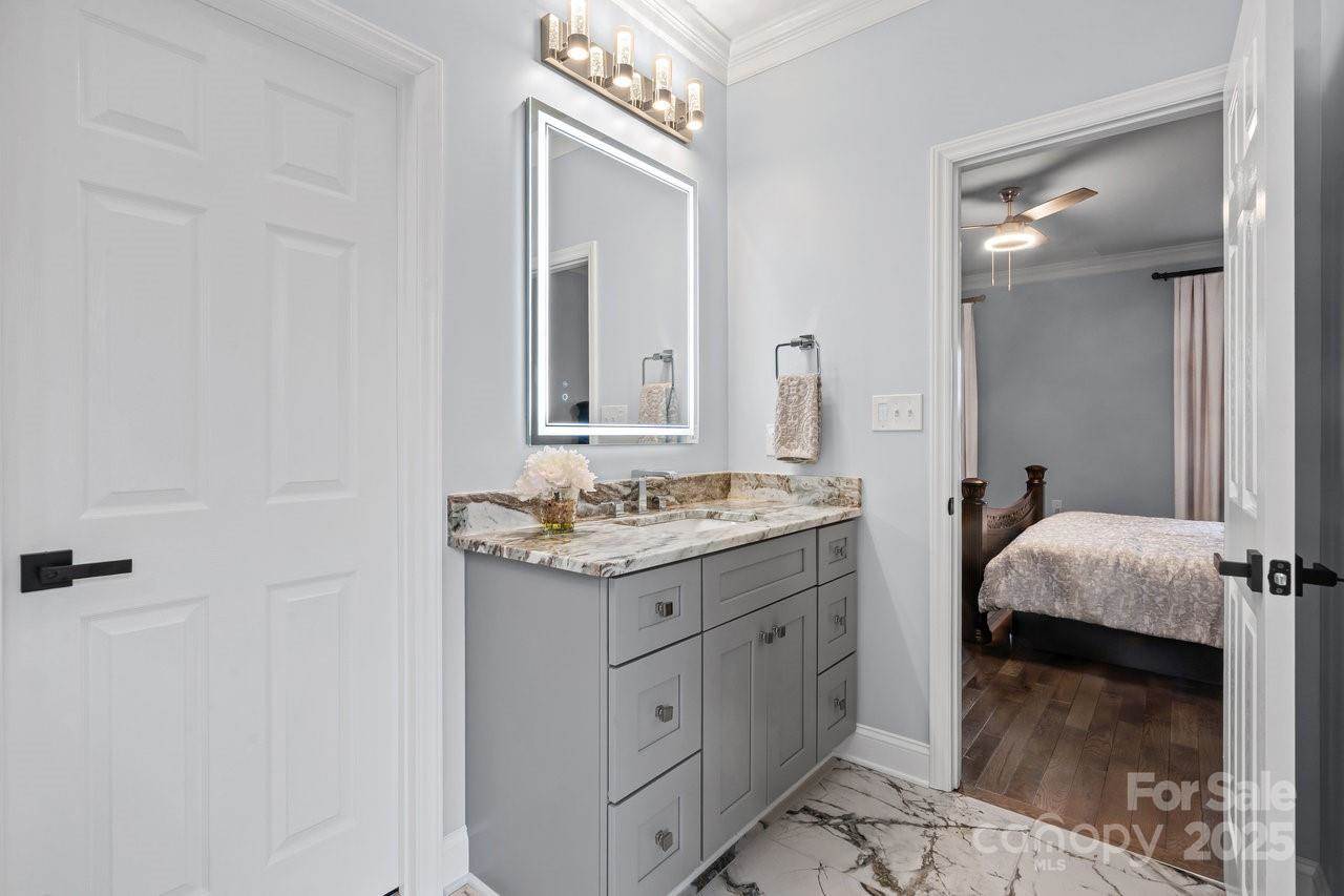 3670 9th Street Drive NE, Hickory, NC 28601