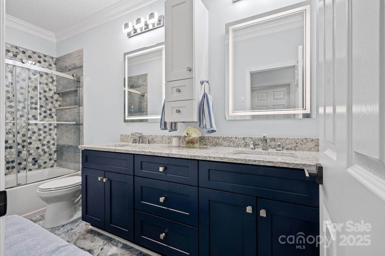 3670 9th Street Drive NE, Hickory, NC 28601