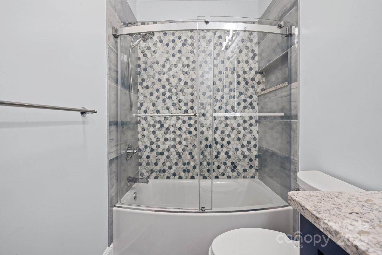 3670 9th Street Drive NE, Hickory, NC 28601