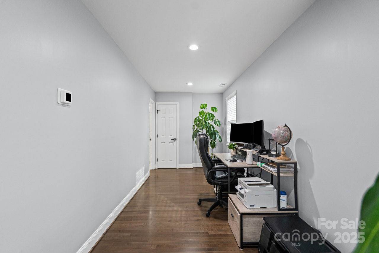 3670 9th Street Drive NE, Hickory, NC 28601