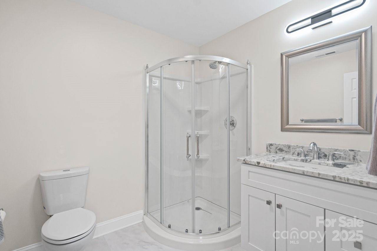 3670 9th Street Drive NE, Hickory, NC 28601