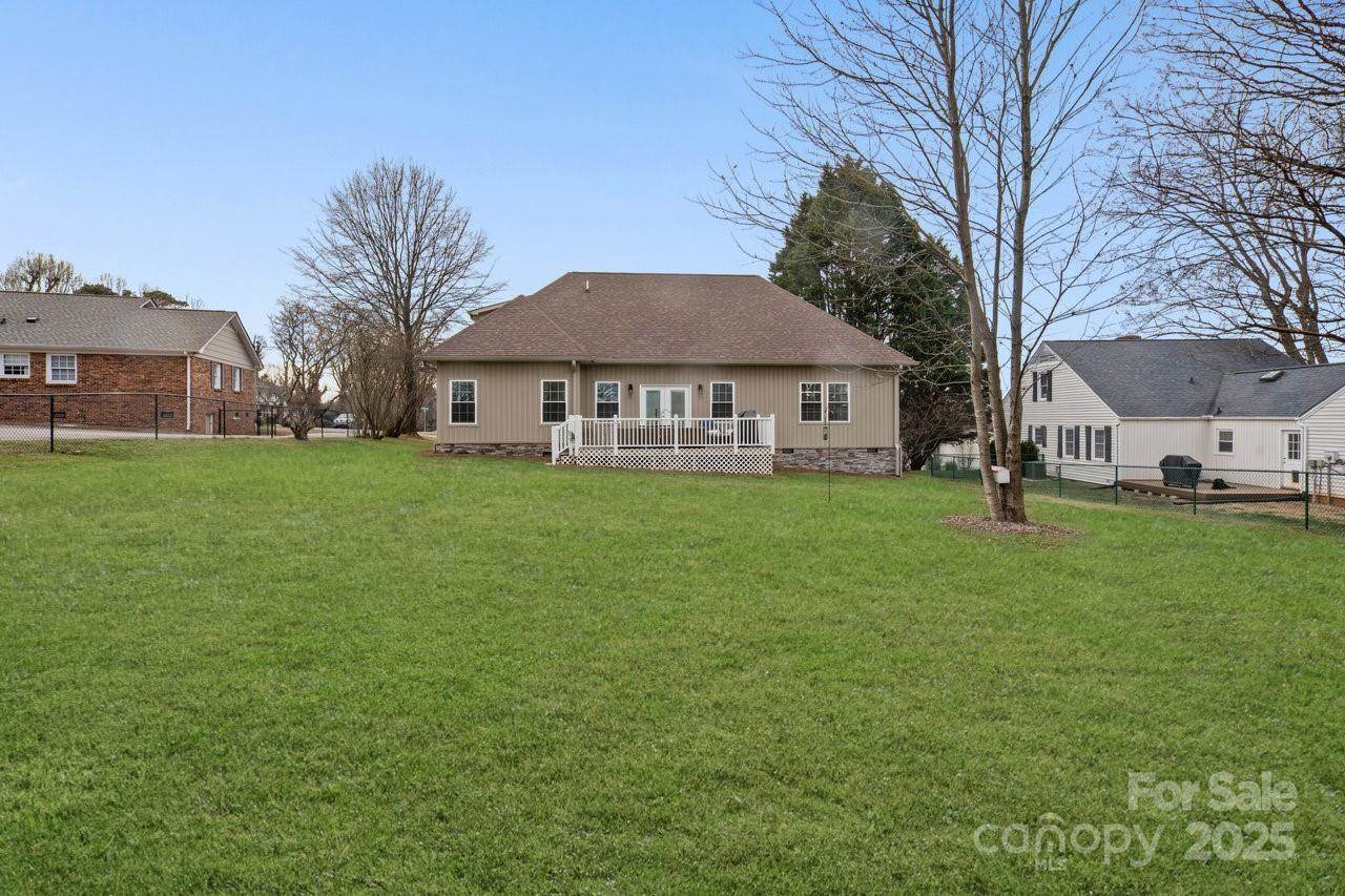 3670 9th Street Drive NE, Hickory, NC 28601