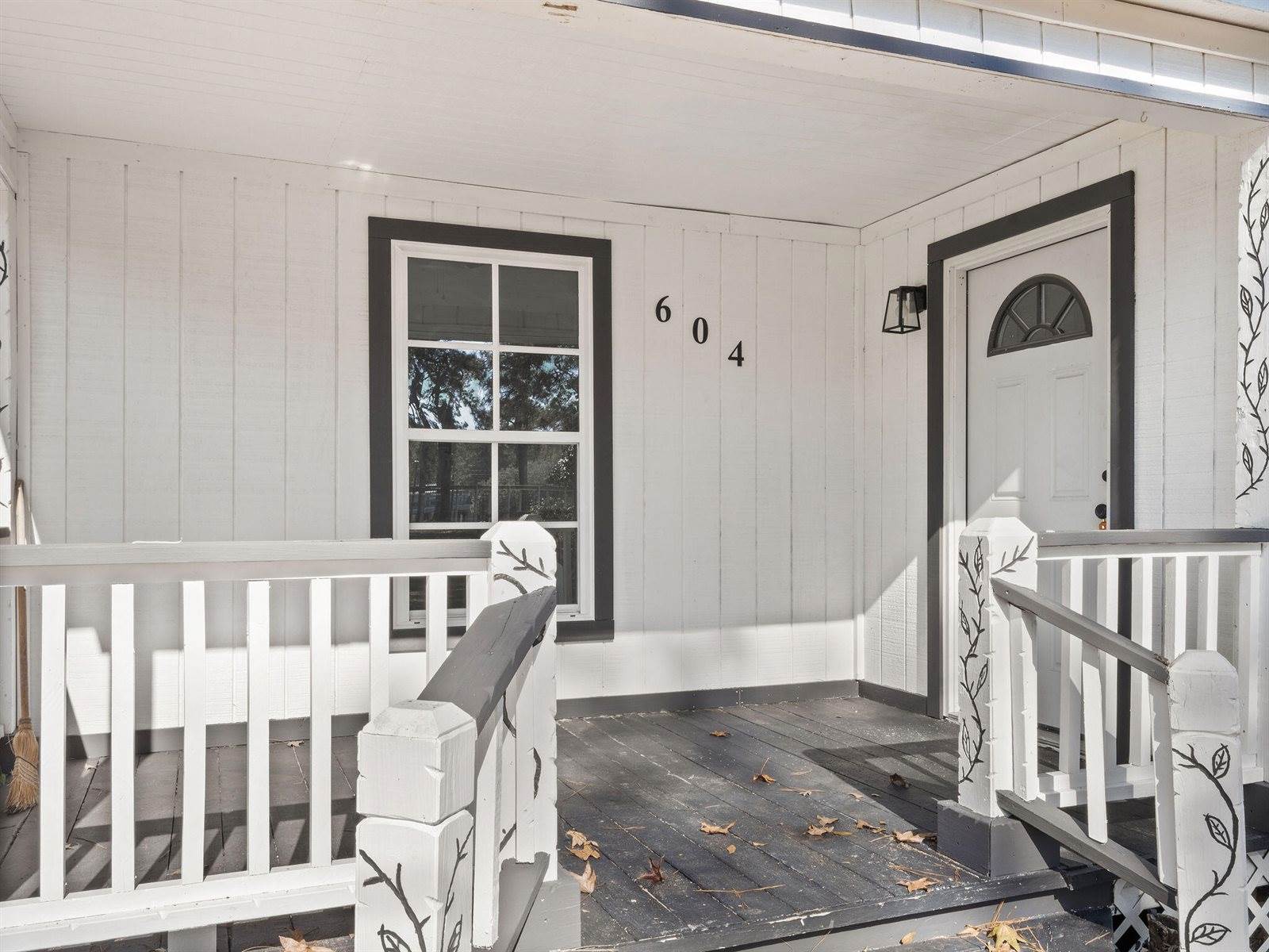 604 W North St, Leesville, LA 71446