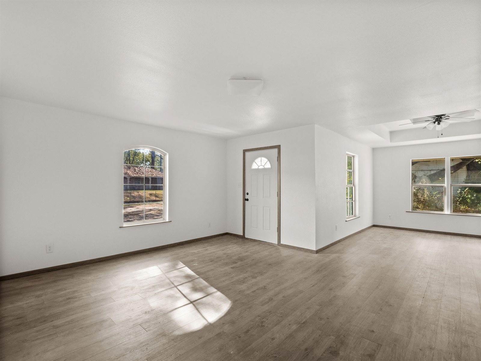 604 W North St, Leesville, LA 71446