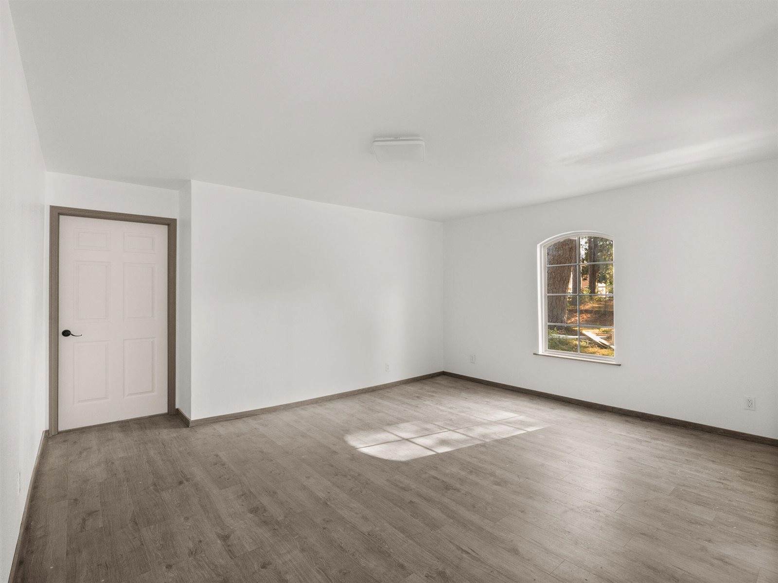 604 W North St, Leesville, LA 71446