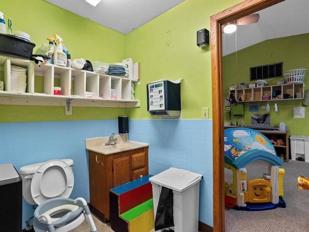 1017 W Laurel Street, Marshfield, WI 54449