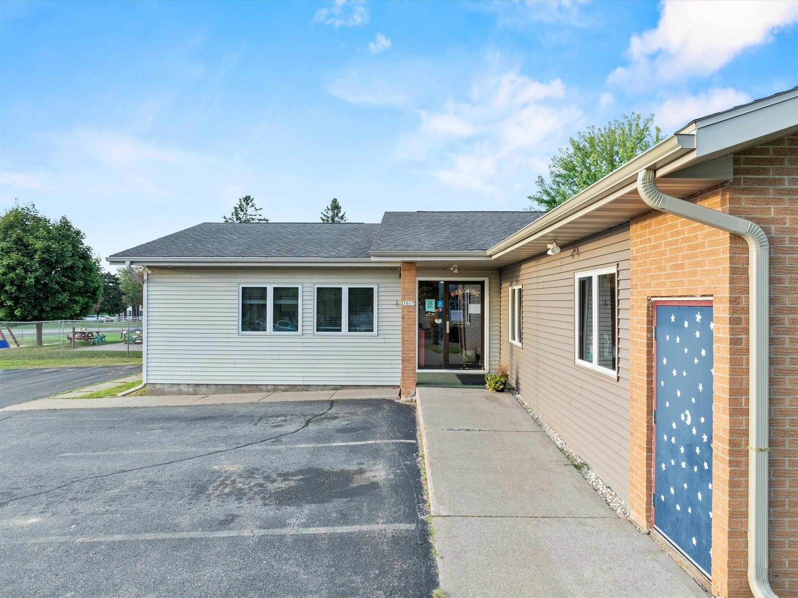 1017 W Laurel Street, Marshfield, WI 54449