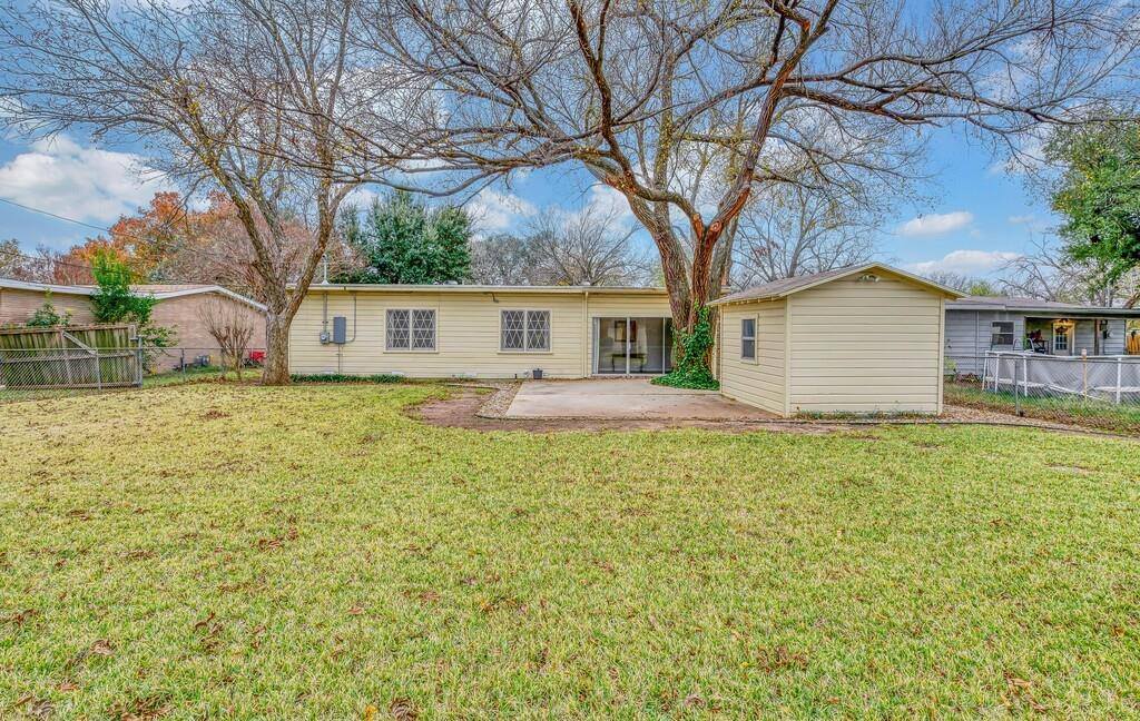 136 Bowie Street, McGregor, TX 76657