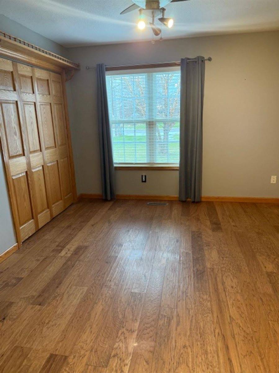 11501 DevilsCreek Road, BlueGrass, IA 52726