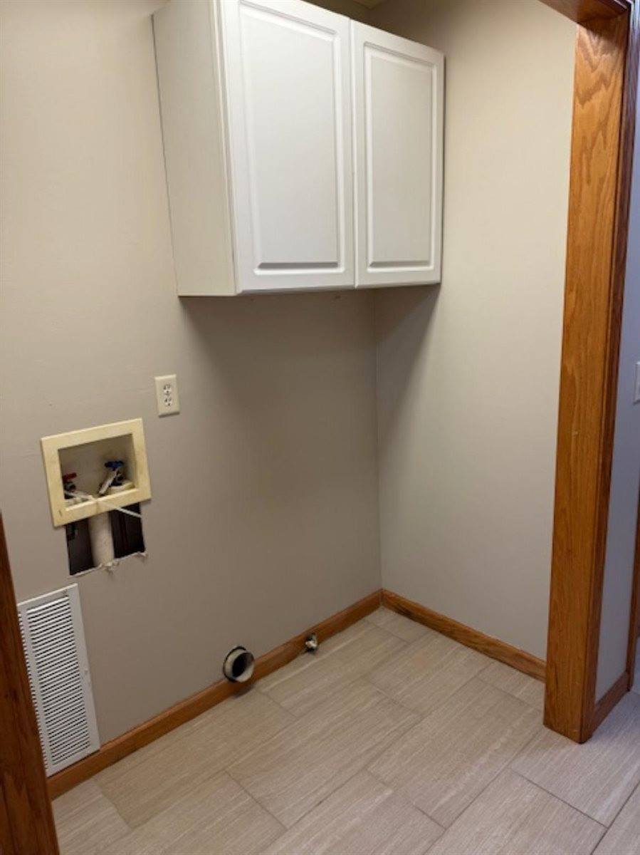 11501 DevilsCreek Road, BlueGrass, IA 52726