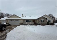 11501 DevilsCreek Road, BlueGrass, IA 52726