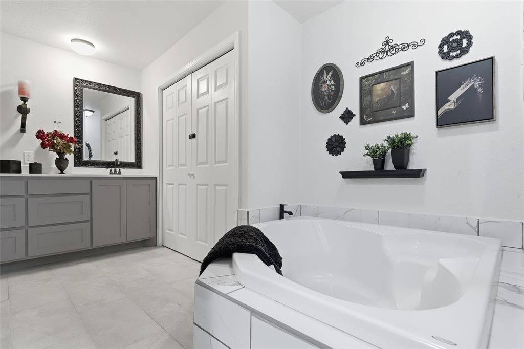 232 Remuda Drive, Fort Worth, TX 76108