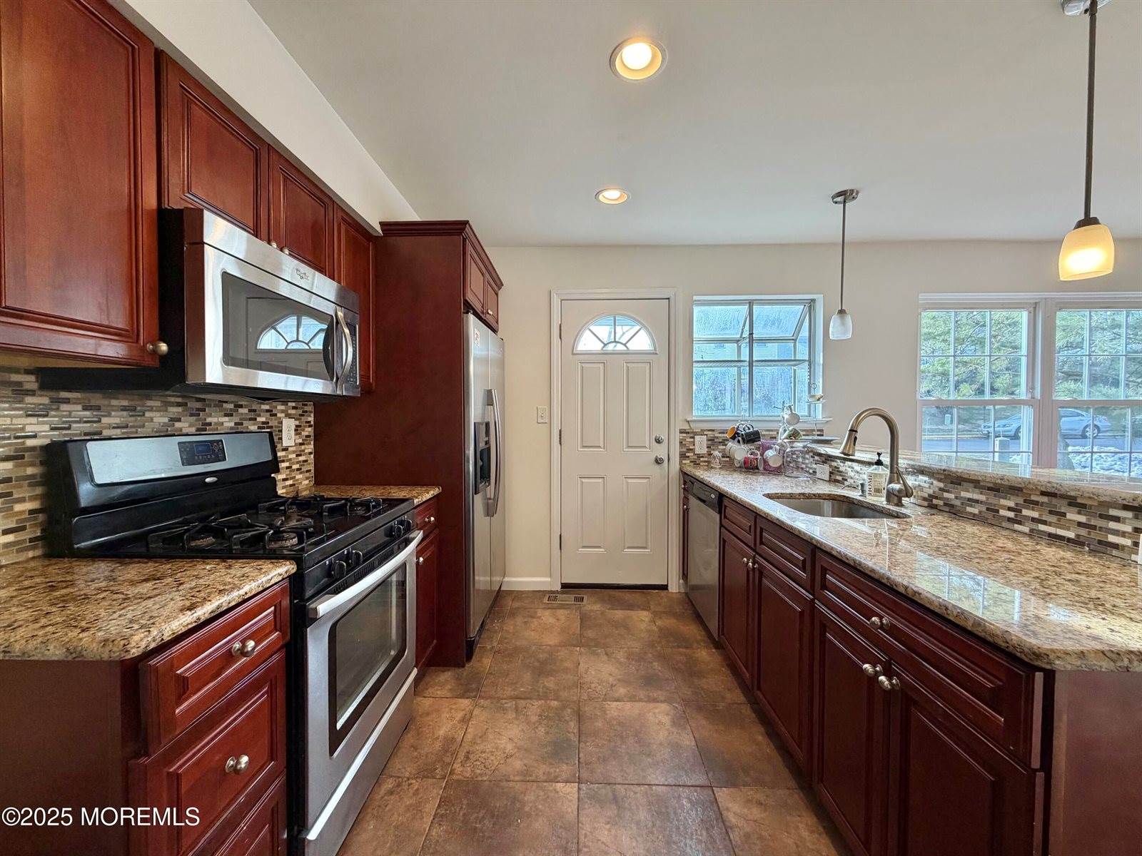 1 Gwizdak Court, Sayreville, NJ 08879