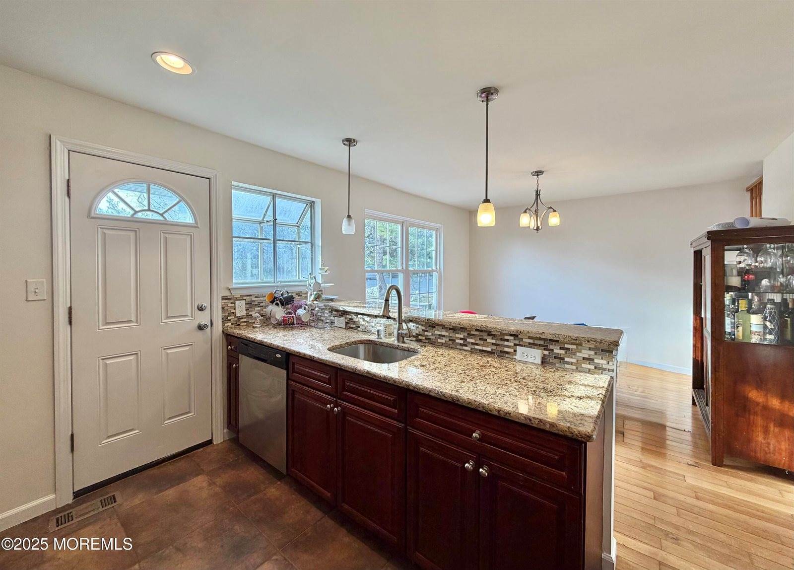 1 Gwizdak Court, Sayreville, NJ 08879