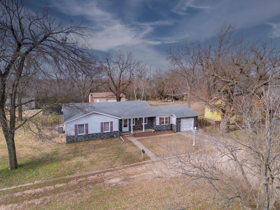625 North 9th St, Arkansas City, KS 67005
