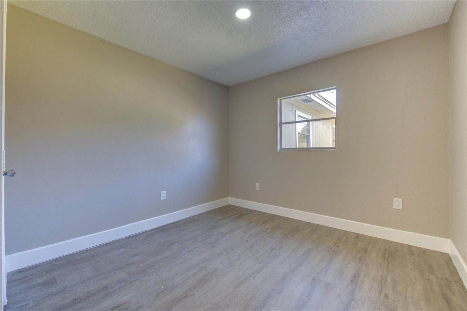 3020 2nd Avenue North, Texas City, TX 77590