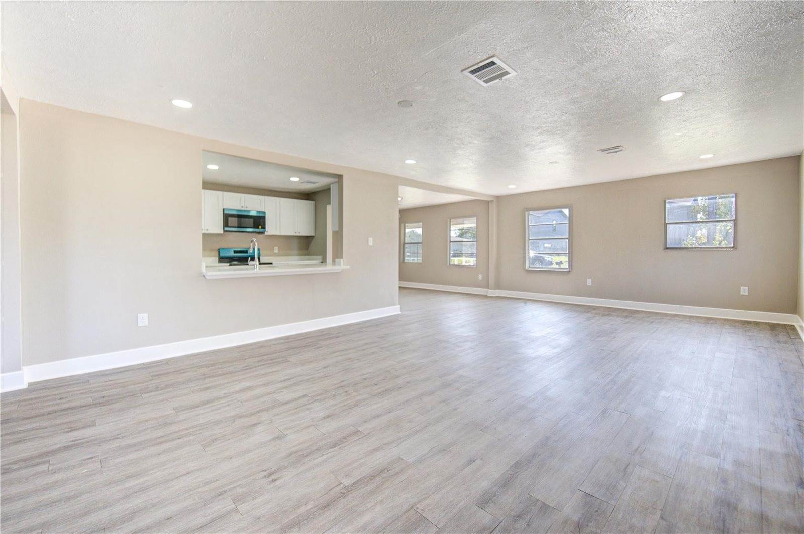 3020 2nd Avenue North, Texas City, TX 77590