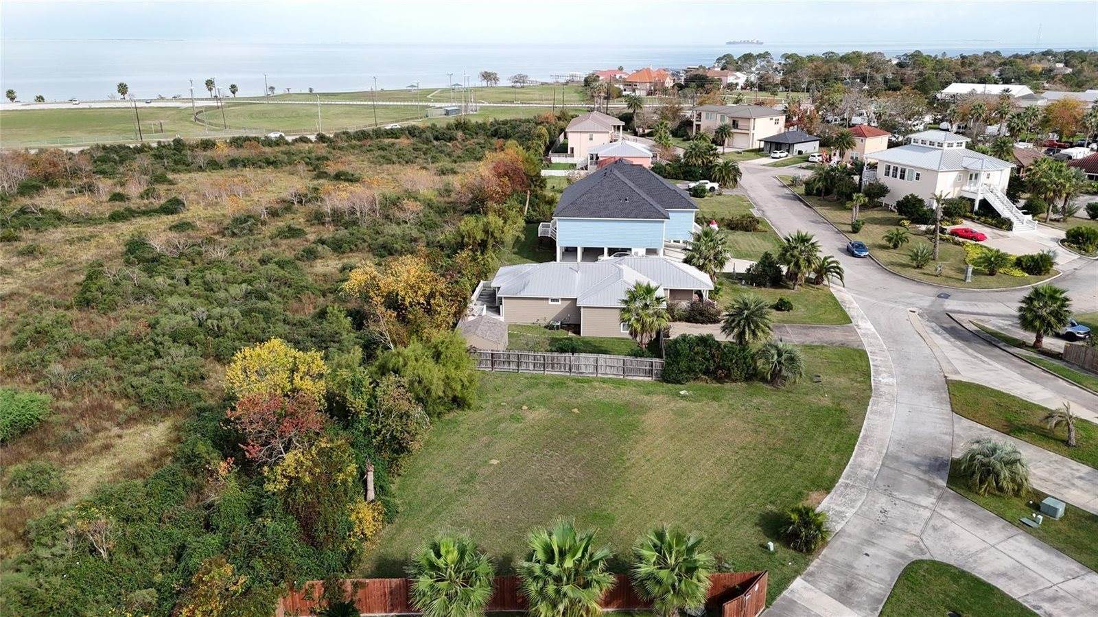 226 Debbie Lane, San Leon, TX 77539