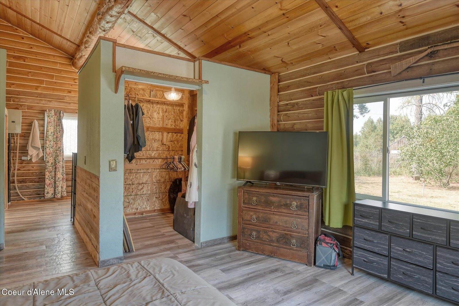 6025 East Grove Ave, Athol, ID 83801